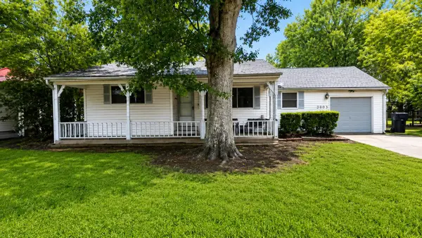 3035 Berry Ave, Groves, TX 77619