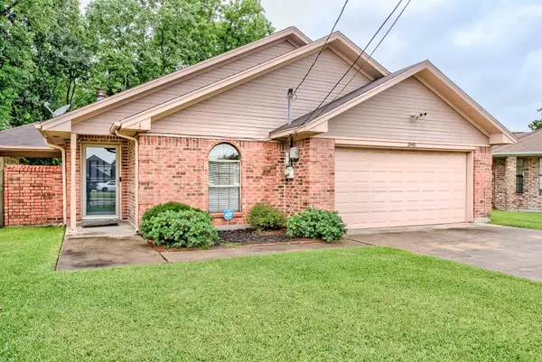 3945 Suncrest Dr, Groves, TX 77619