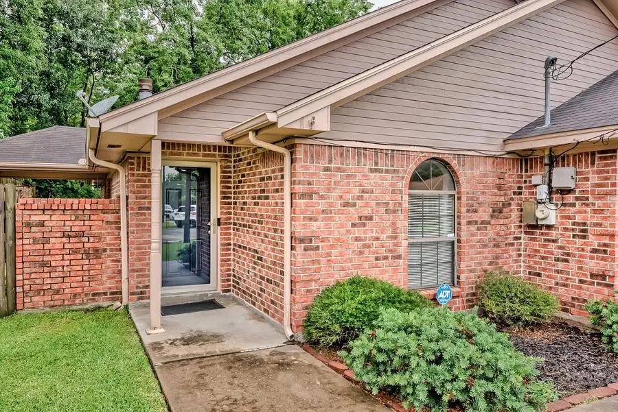 3945 Suncrest Dr, Groves, TX 77619 - #2