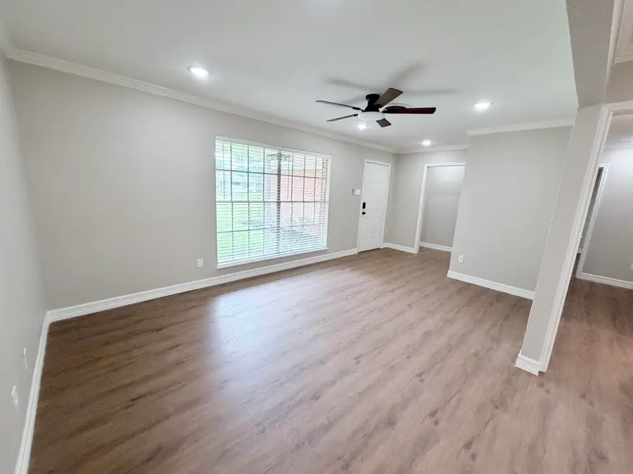 915 Circle Dr, Nederland, TX 77627 - #2