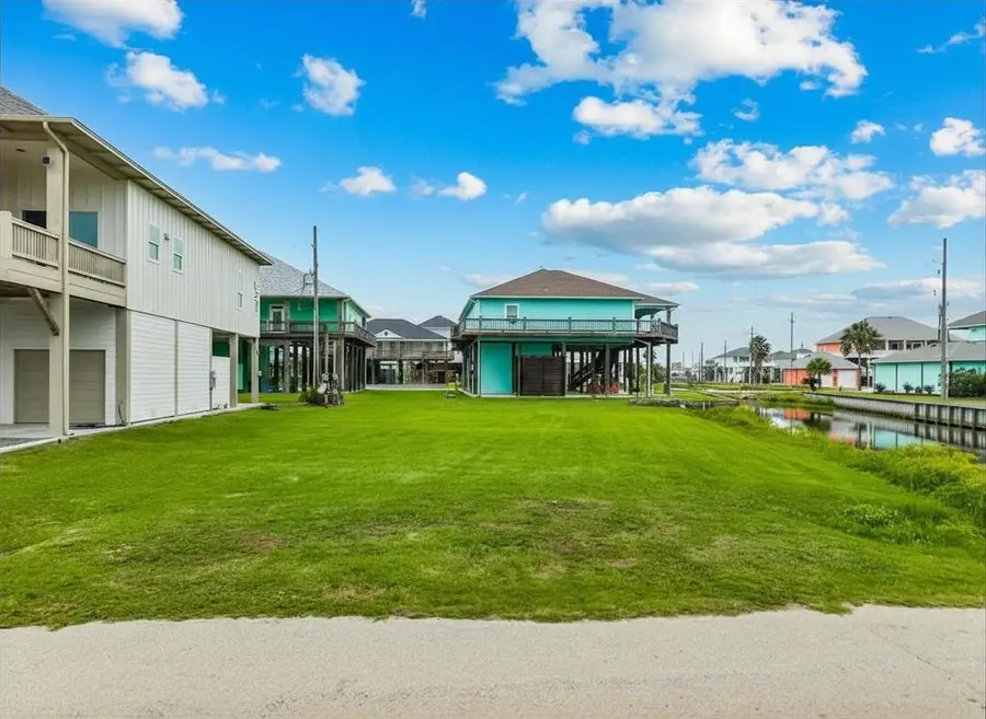 946 SUE DR., Crystal Beach, TX 77650 - #2