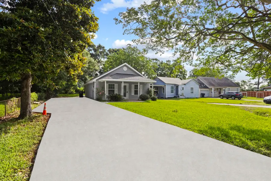 166 Hilldale Dr, Nederland, TX 77627 - #3