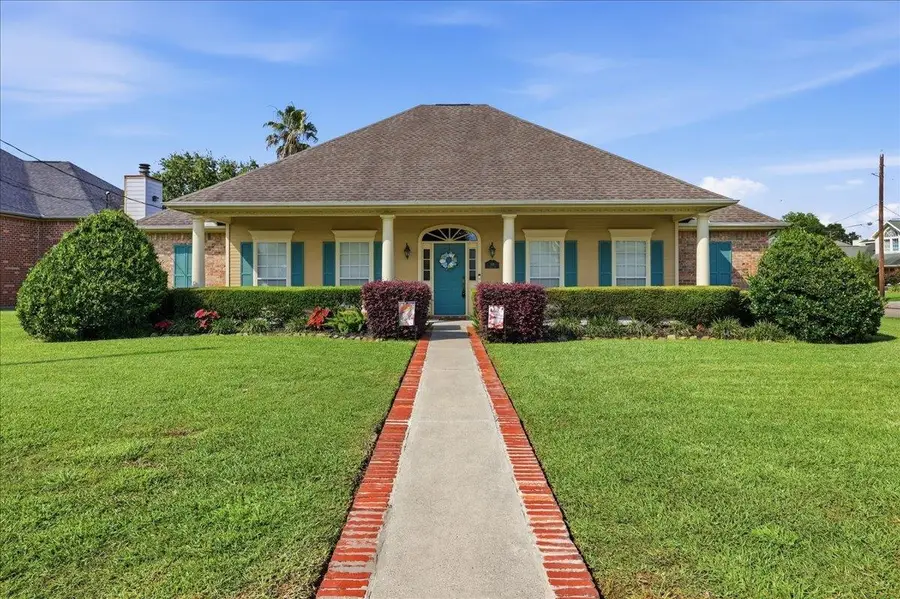 303 KNIGHTS ROW, Nederland, TX 77627-0000 - #2