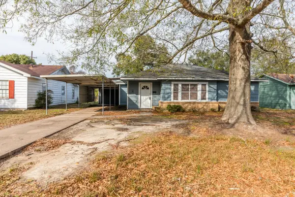 6 Childers Dr, Orange, TX 77630