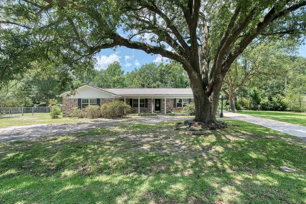 435 S INWOOD, Bridge City, TX 77611-4113 - #1