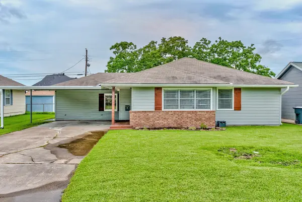 4958 Bellaire Ave., Groves, TX 77619