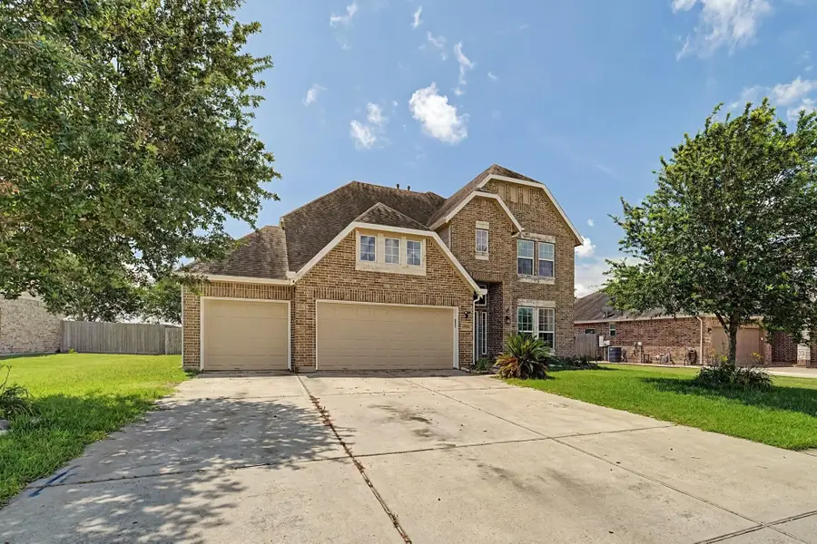 4022 Cypress Point Dr., Monterey Belvieu, TX 77523 - #2