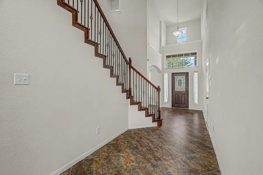 4022 Cypress Point Dr., Monterey Belvieu, TX 77523 - #3