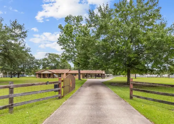 5095 Barrows Dr, Kountze, TX 77625