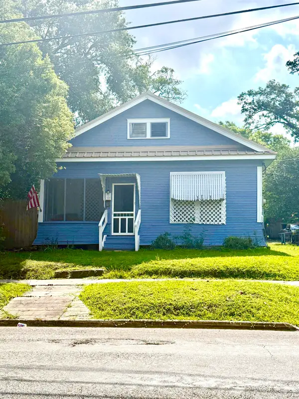 812 15th St, Orange, TX 77630-4919