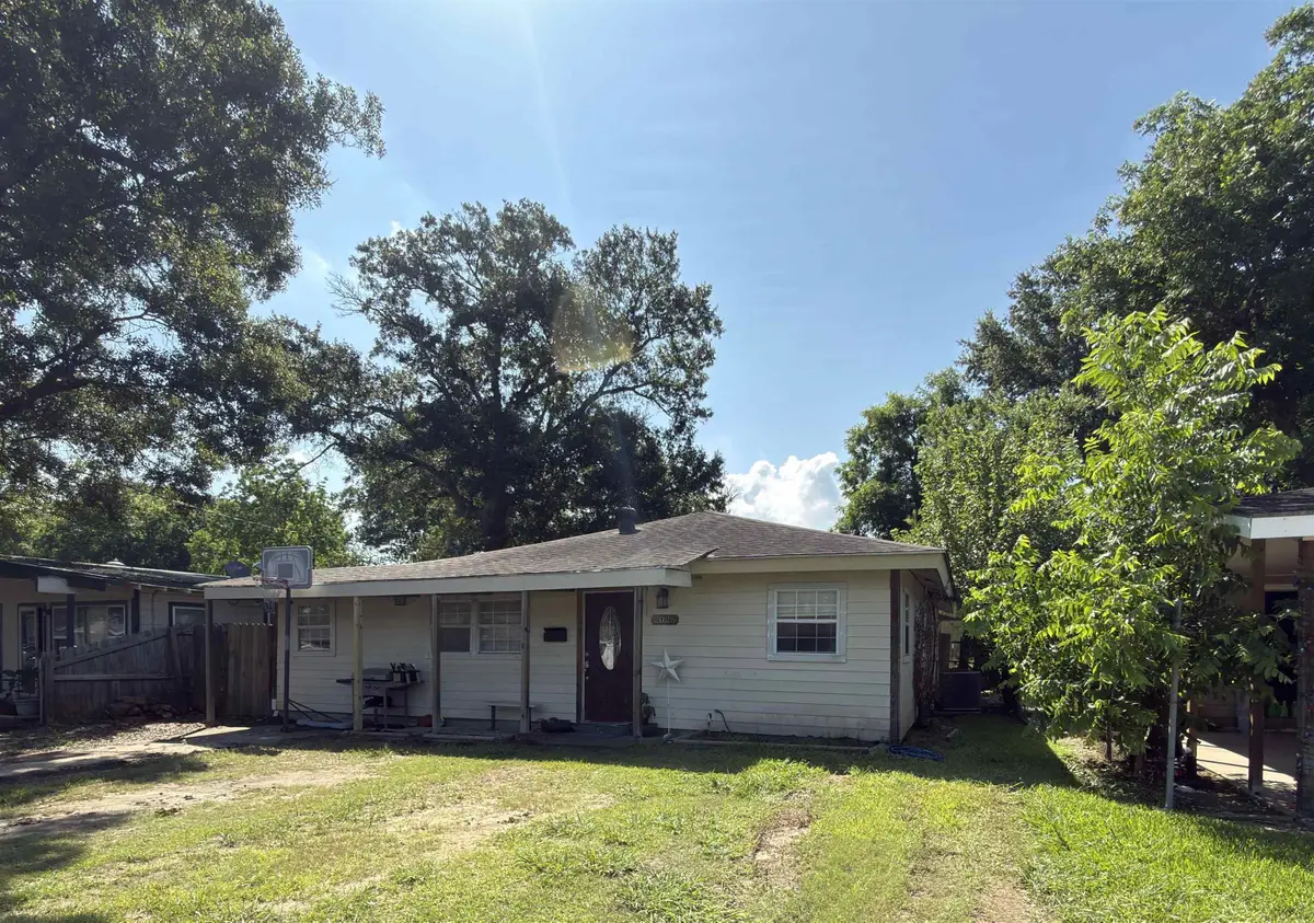 2025 9th Street, Port Neches, TX 77651 - #1