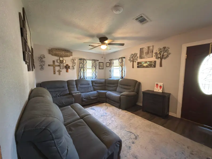 2025 9th Street, Port Neches, TX 77651 - #2