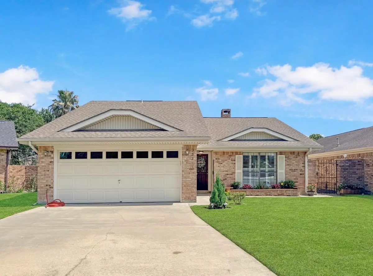 332 Castle Dr, Port Neches, TX 77651 - #1