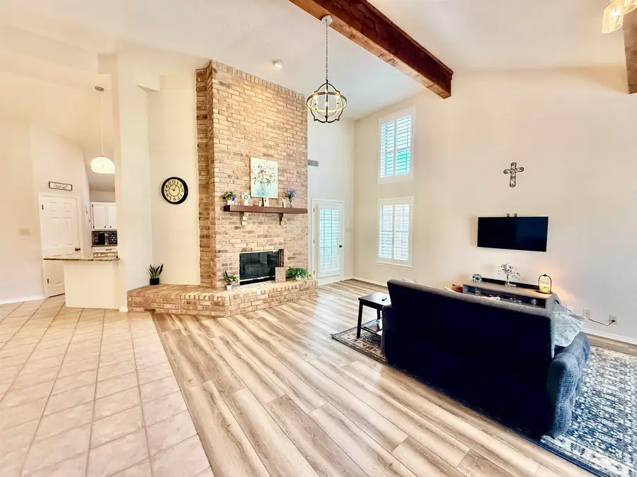 332 Castle Dr, Port Neches, TX 77651 - #3