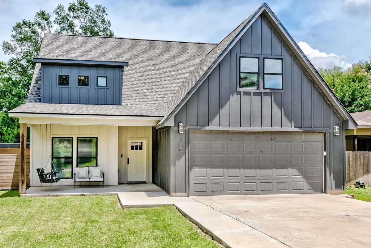 220 Pine St, Port Neches, TX 77651 - #1