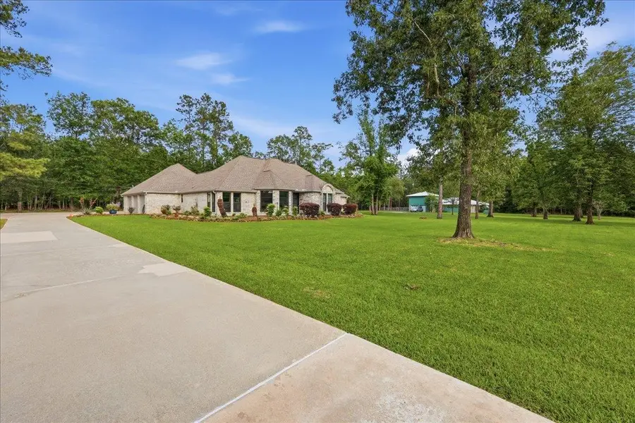1243 E Pineshadow Dr, Sour Lake, TX 77659 - #2