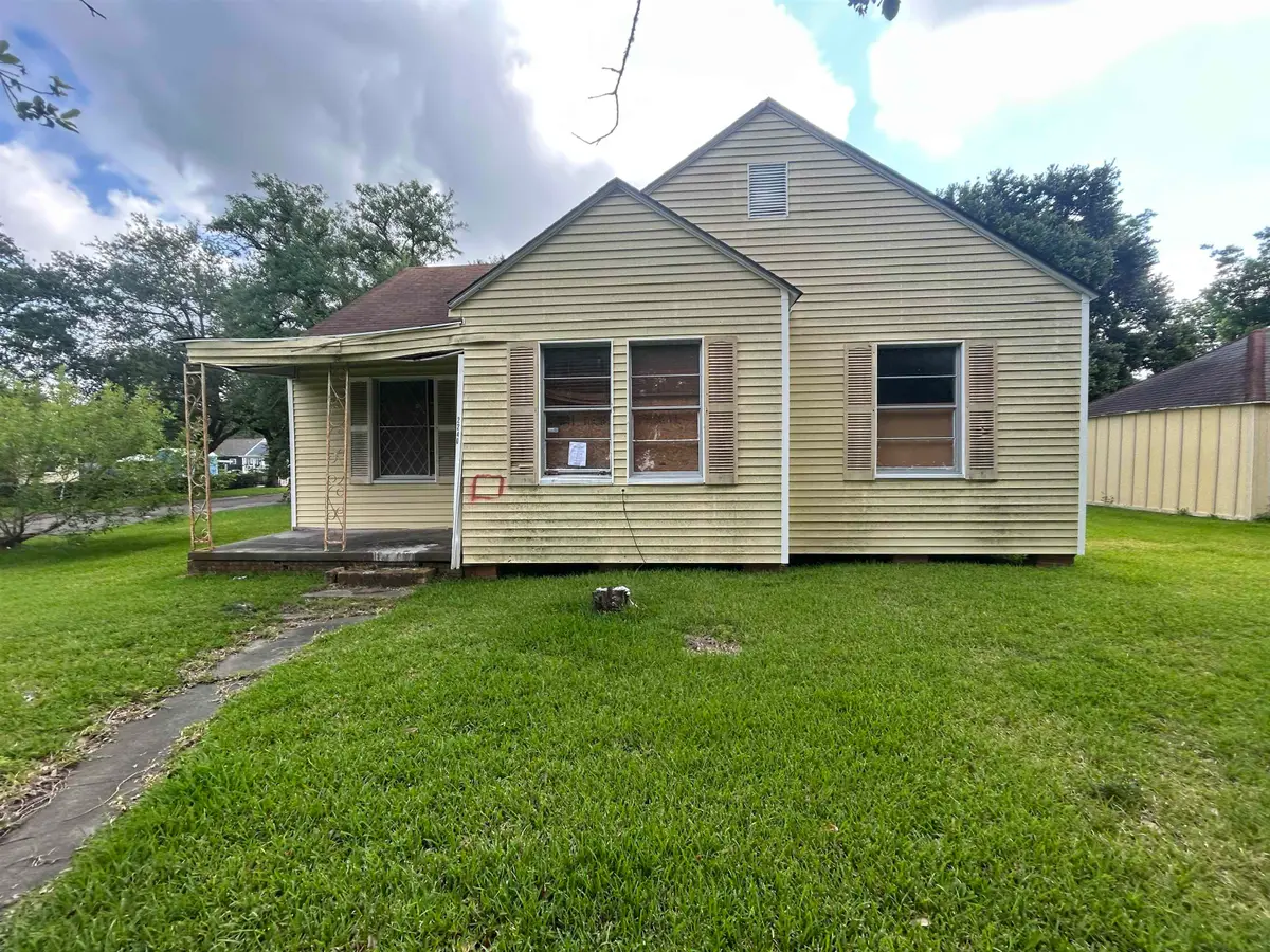2240 Oaklawn Ave, Port Arthur, TX 77642 - #1