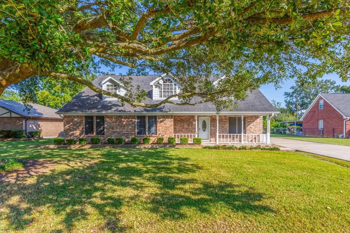 1011 Rebecca Ln., Bridge City, TX 77611 - #1