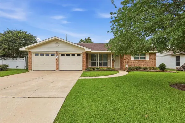 1012 Mimosa Drive, Nederland, TX 77627