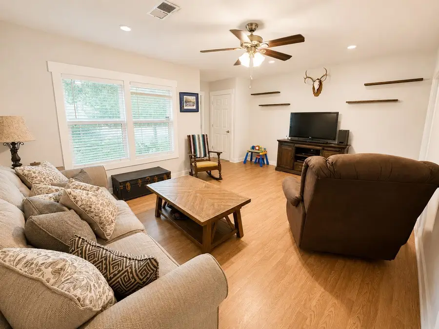 6210 East Drive, Groves, TX 77619 - #3