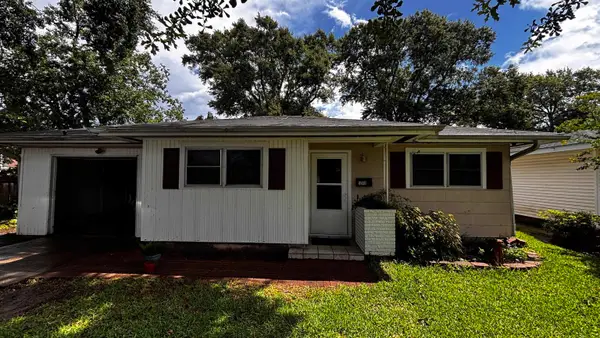 5148 FOSTER AVE., Groves, TX 77619