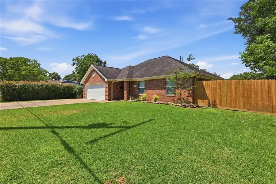 1010 14th St, Nederland, TX 77627 - #2