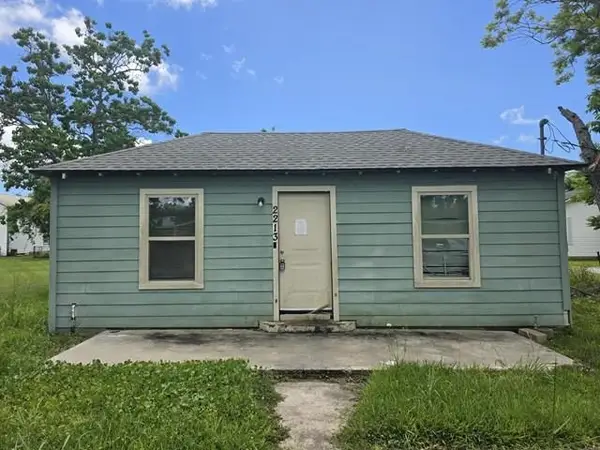 2213 Western Avenue, West Orange, TX 77630