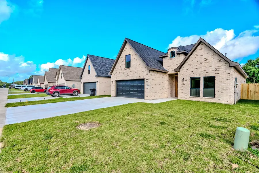 2636 Eloise Ct, Nederland, TX 77627 - #3