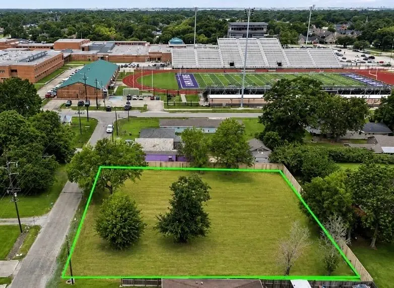 412 Avenue F, Port Neches, TX 77651 - #2