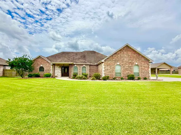 629 Pioneer Drive, Bridge City, TX 77611