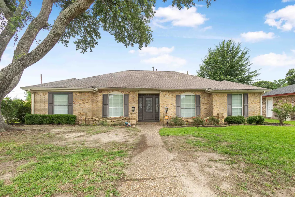3015 Lawrence Ave, Nederland, TX 77627 - #1