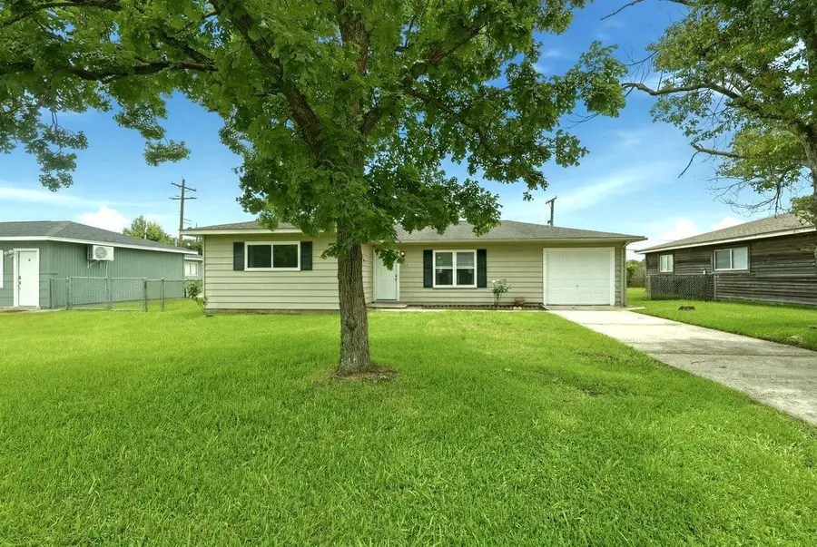 3411 Bowling Ln, Orange, TX 77630 - #3