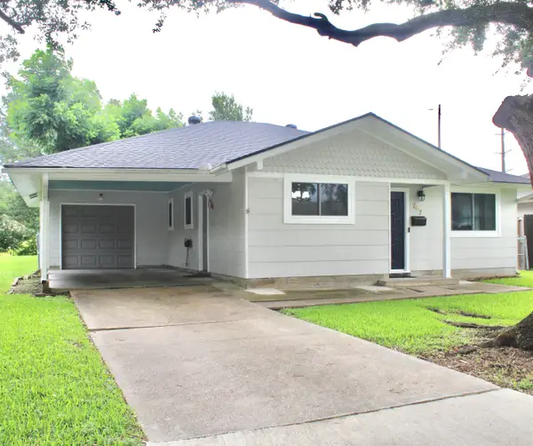 707 S 16th St, Nederland, TX 77627