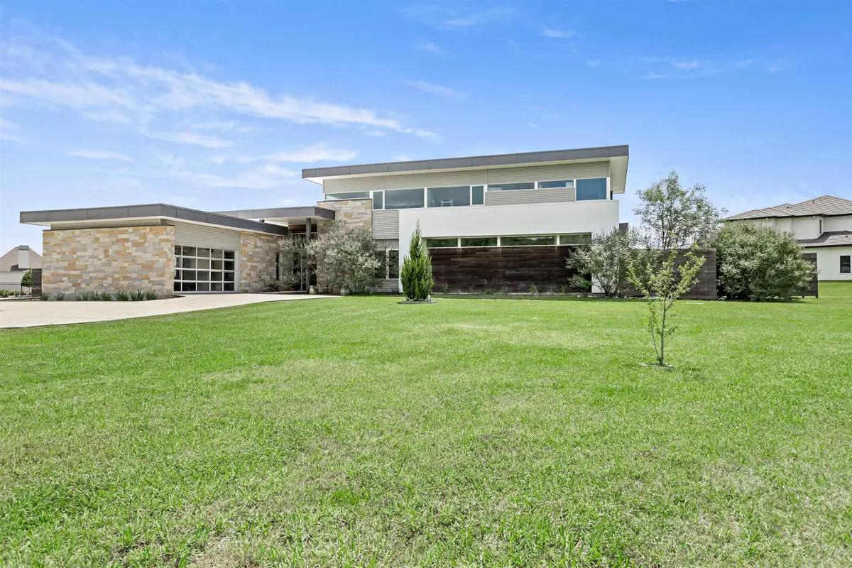 7705 N Peninsula Dr, Beaumont, TX 77707 - #1