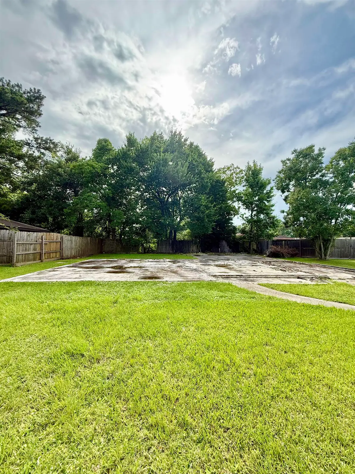 320 Hebert St, Vidor, TX 77662 - #1