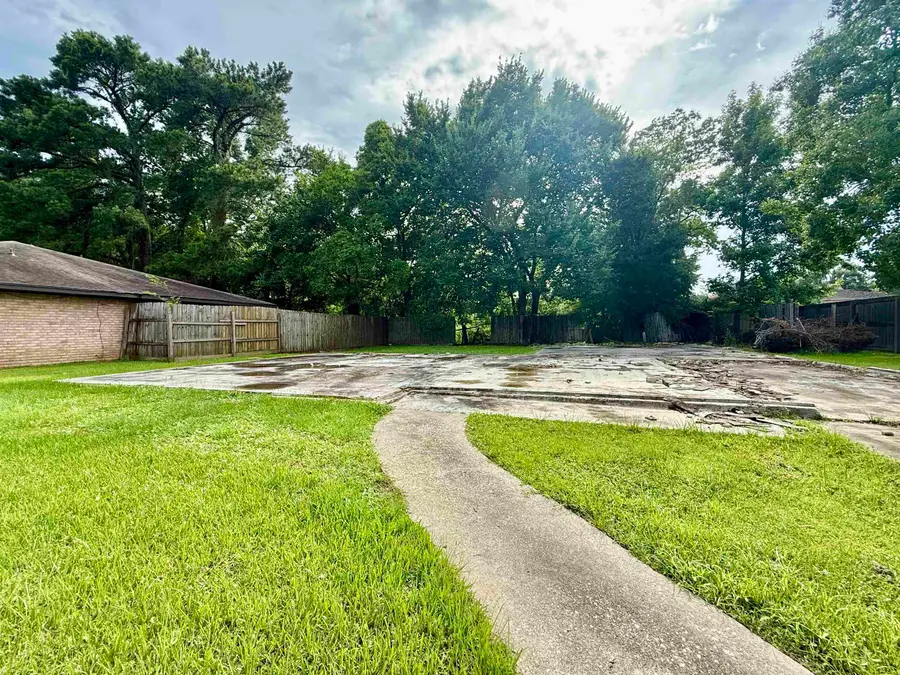 320 Hebert St, Vidor, TX 77662 - #3