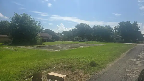 1530 Richmond Ave, Port Arthur, TX 77640