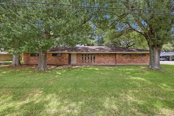 1823 Elgin Avenue, Nederland, TX 77627