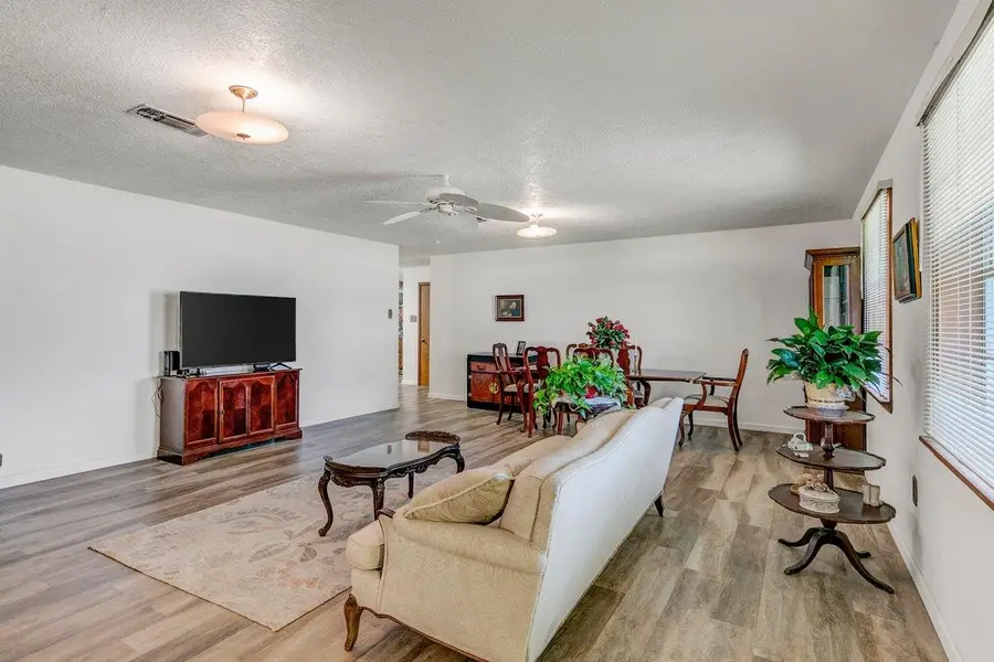 6831 Howe St, Groves, TX 77619 - #3