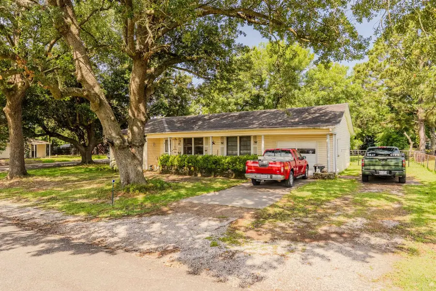 930 Washington st, Port Neches, TX 77651 - #2