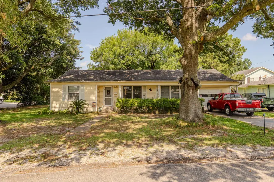 930 Washington st, Port Neches, TX 77651 - #3