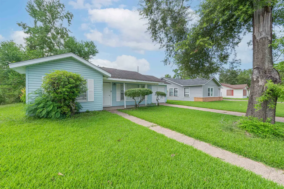 2315 Butler Dr, Orange, TX 77630 - #1