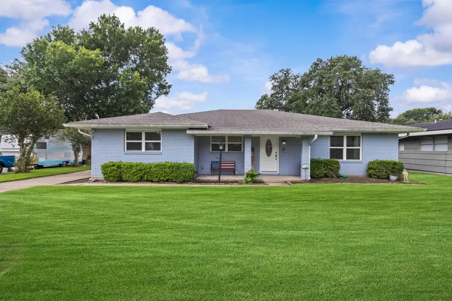 4049 Redwood Dr, Groves, TX 77619 - #2
