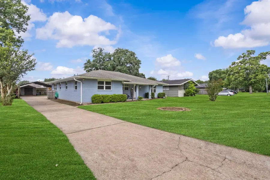 4049 Redwood Dr, Groves, TX 77619 - #3