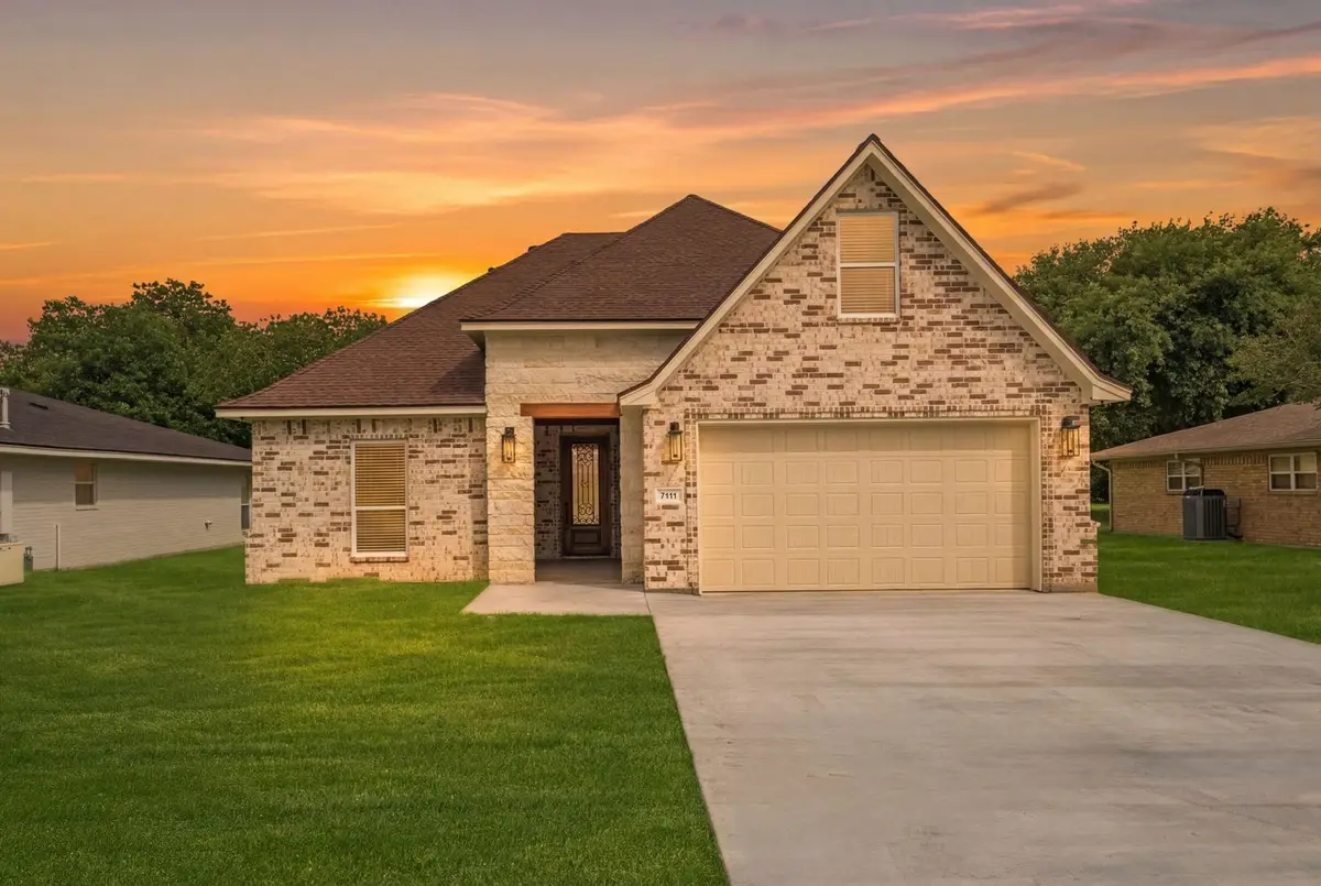 7111 32nd St, Groves, TX 77619 - #1