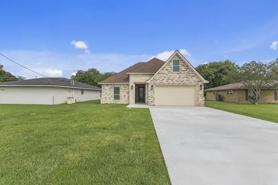 7111 32nd St, Groves, TX 77619 - #2
