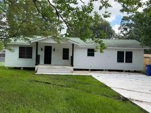 210 E Doel Bean St, Kirbyville, TX 75956