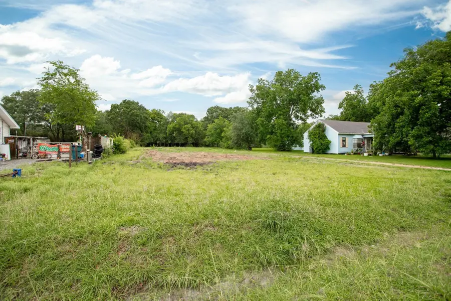 6701 32nd St, Groves, TX 77619 - #2