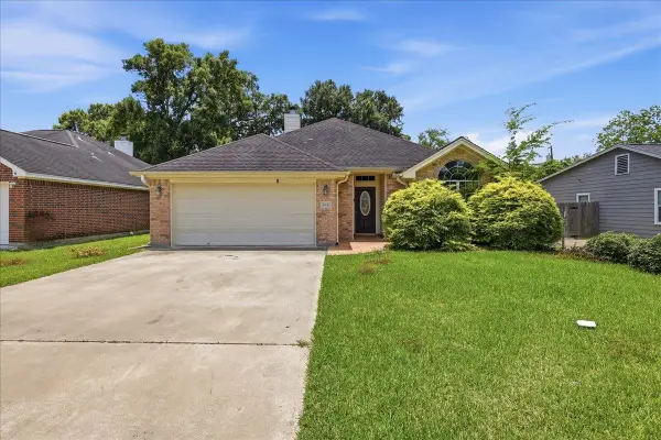 624 S 9th St, Nederland, TX 77627-2640