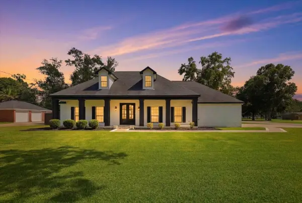 6410 Hazelwood Dr, Orange, TX 77632